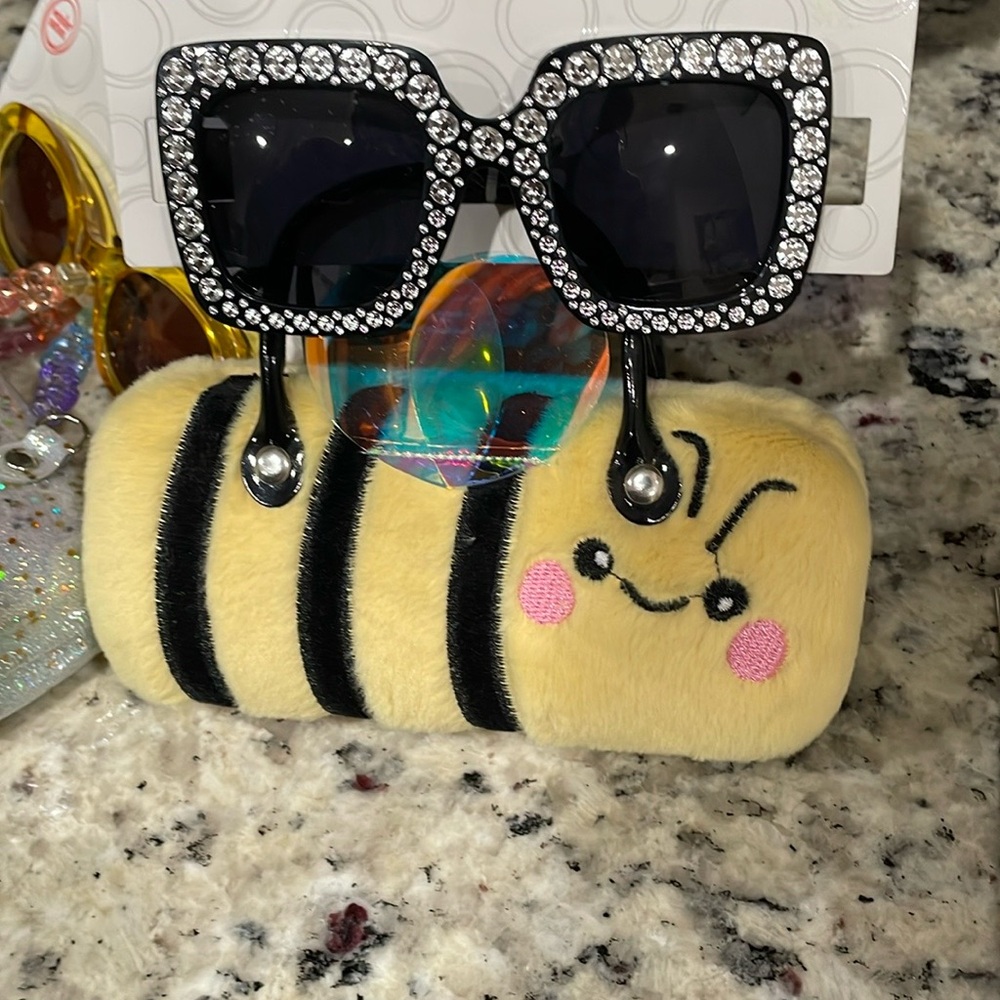 NWT~ Bee-Themed Kids square bling Sunglasses plus Case/Holder - Yellow and Black